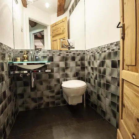 Tobia 木屋 卡纳泽伊